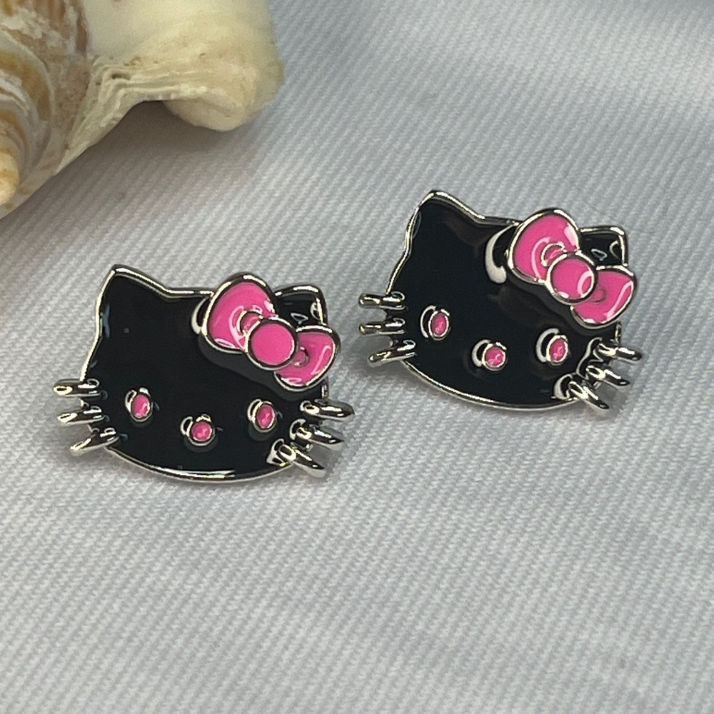 HELLO KITTY ENAMEL STUD EARRINGS